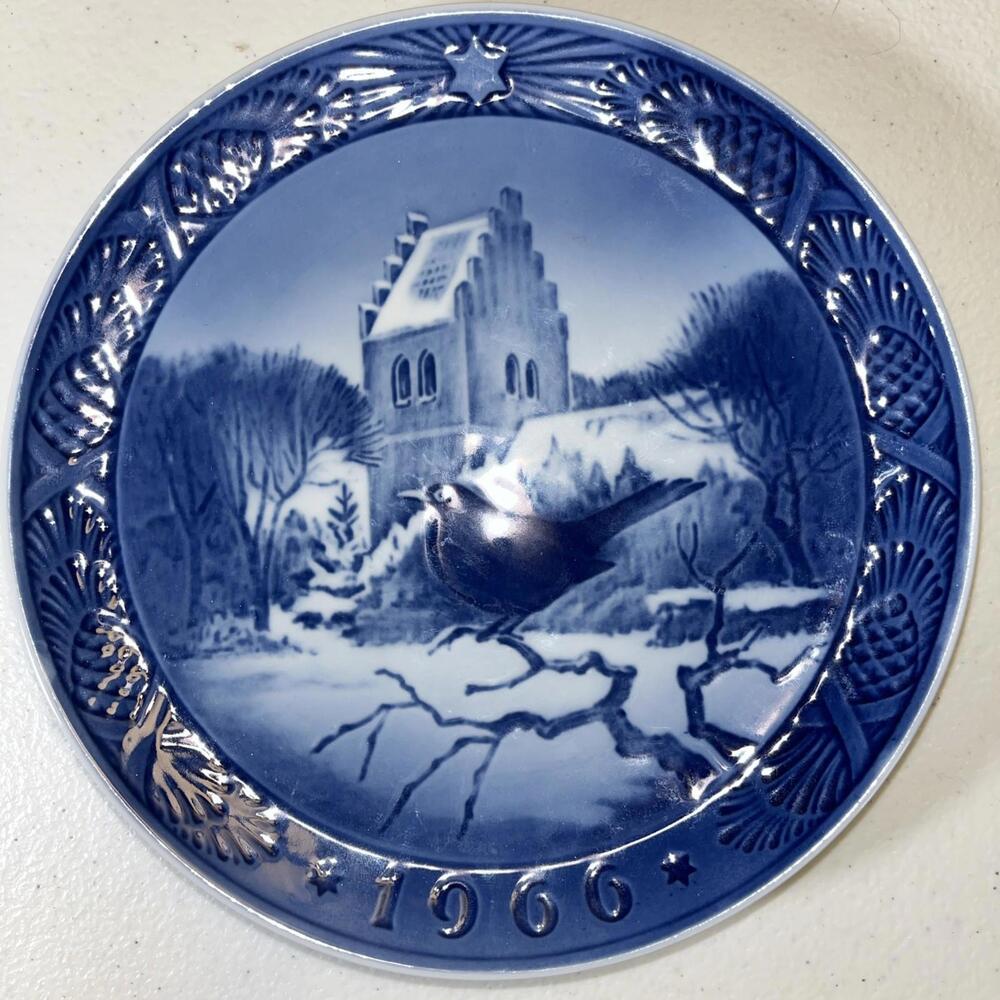 1966 Royal Copenhagen 'Blackbird at Christmas Time' Collectible Plate